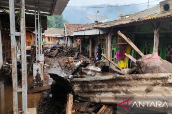 Banjir Bondowoso karena terjadi longsor di hulu sungai