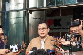 Kepala Kantor Pertanahan Kota Jayapura KF penuhi panggilan KPK