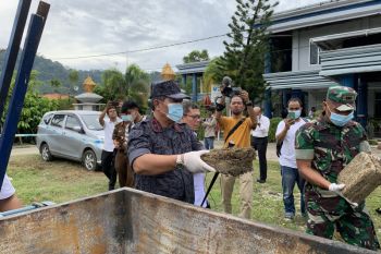 BNNP Sumbar musnahkan barang bukti ganja kering 23,56 kilogram dari tiga remaja