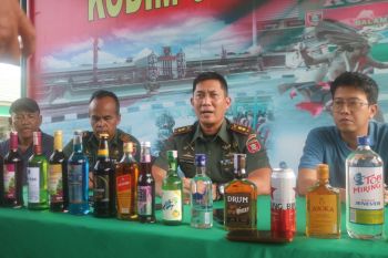Kodim Tarakan mengamankan ratusan botol miras tanpa dokumen