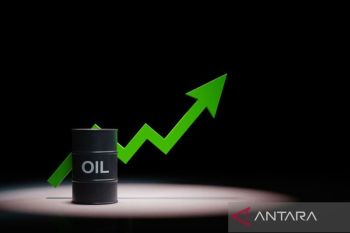 Harga minyak menguat di awal sesi Asia, pasar abaikan lonjakan persediaan AS