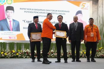 PT Freeport Indonesia terima penghargaan SAR award Basarnas