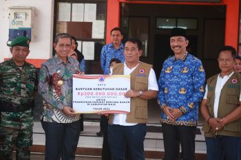 BNPB menyalurkan Rp200 juta untuk penanganan banjir di Wajo