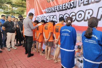 Polisi Bogor ungkap begal modus bohong senggol HP