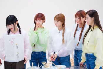 Karya seni hanji buatan girl group K-pop NewJeans akan dilelang akhir pekan ini
