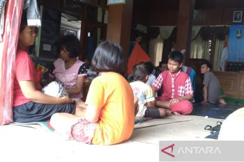 Ratusan warga terdampak banjir Solo mengungsi