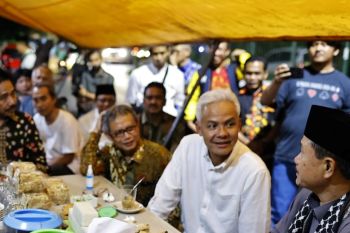 Berkunjung ke Kota Madiun, Ganjar nikmati wedang jahe dan jadah bakar