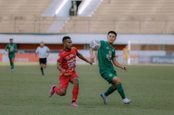 Pelatih Aji Santoso ingatkan pemain Persebaya bangkit lagi