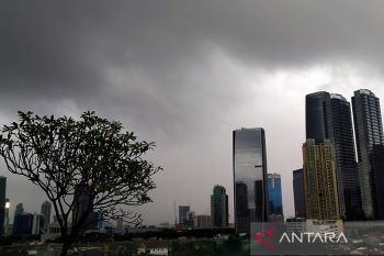 Hujan angin berpotensi melanda sebagian Jakarta pada siang dan dini hari