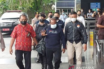 Bupati Ricky Ham Pagawak tiba di Gedung Merah Putih KPK