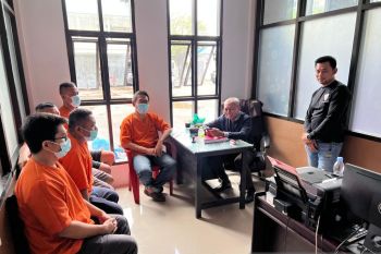 Polda Sultra serahkan 5 tersangka pertambangan ilegal