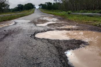 Presiden dapat aduan jalan rusak di 7.400 lokasi dari medsos