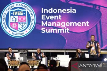 Pemkot Makassar menghadirkan Kapal Phinisi dan rumah adat di F8