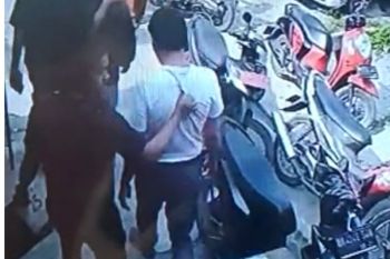 Anggota sindikat judi togel diringkus saat merekap di warung kopi, bosnya kabur