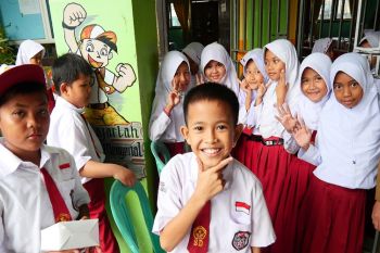 1.000 siswa SD di Muara Enim mendapat pemeriksaan mata gratis dari PTBA