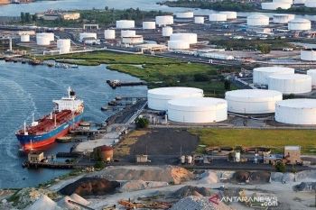 Harga minyak beragam di tengah ekonomi positif