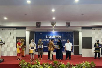 Patuh dan memberi kontribusi pajak terbesar, PLN UID Sumbar terima penghargaan