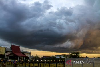 BMKG: Hujan dan angin kencang berpeluang terjadi di sejumlah provinsi