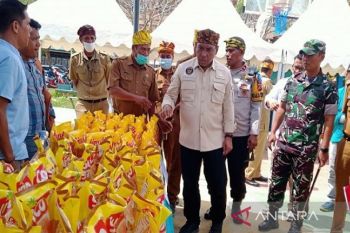 Warga terbantu dengan adanya operasi pasar Pemkot Baubau