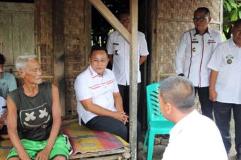 Bupati lampung Selatan kembali bedah rumah warga desa