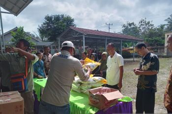 Warga OKU Timur serbu pasar sembako murah