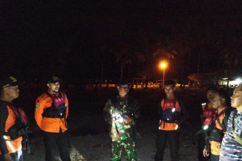 Basarnas cari anak 10 tahun yang diduga terseret arus pantai di Bintan