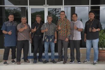 Gali informasi tentang Kaliandra, masyarakat Talamau Pasbarkunjungi Semen Padang
