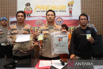 Polisi tangkap mucikari prostitusi daring