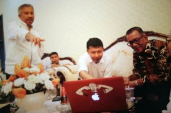 Silaturahmi Kepala Biro Antarasumbar Dengan Bupati Pessel Dan Kadis Kominfo
