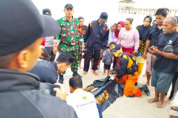 Jenazah anak 10 tahun yang terseret arus pantai di Bintan dievakuasi