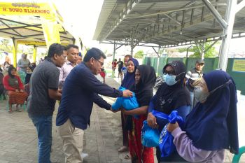 Tenaga ahli Gubernur Sulteng bantu warga lewat pasar murah