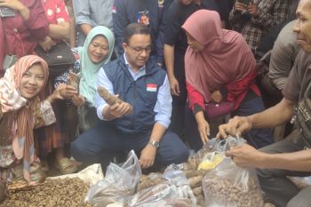 Anies Baswedan serap aspirasi pedagang di Pasar Natar Lampung