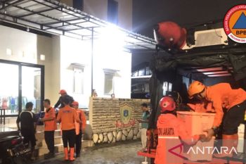 BPBD DKI salurkan logistik pengungsi banjir