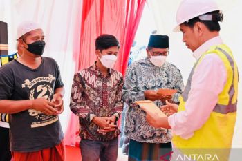 Presiden Jokowi temui warga berdemo saat peresmian Tol Semarang-Demak