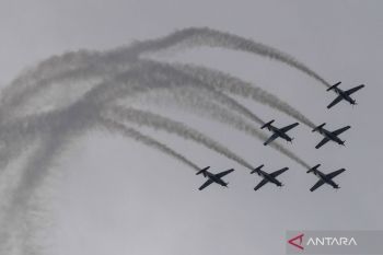 Penonton F1 Powerboat Danau Toba terkesima dengan aksi Jupiter Aerobatic Team