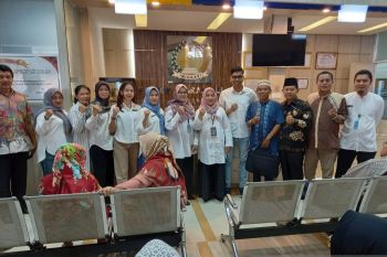Imigrasi Padang layani pemohon paspor haji di luar hari kerja