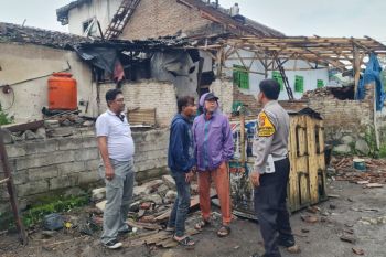 Angin kencang porak porandakan seratusan rumah di Banyuwangi