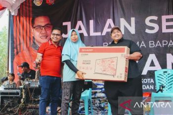 Legislator Kaltim hadiri jalan sehat warga Sungai Pinang