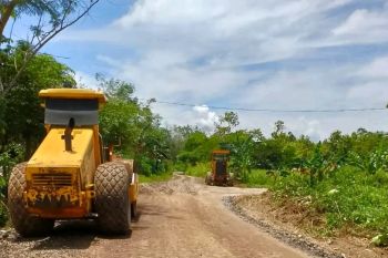 Pengaspalan ruas jalan Beteleme-Nuha Sulsel sudah dimulai