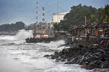 Info BMKG meminta waspadai gelombang 3 meter di Selat Bali dan Selat Lombok