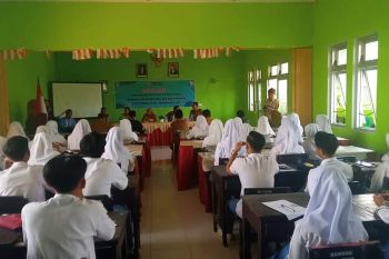Bawaslu NTB mengedukasi pelajar SMA terkait pengawasan partisipatif pemilu