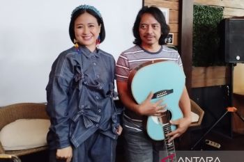 Dewa Budjana dan Astrid kolaborasi pada lagu religi "Lillahi Ta'ala"