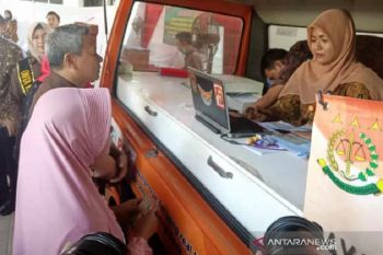 Kantor Imigrasi Palembang gandeng Pos Indonesia kirim paspor
