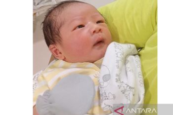 Penyebab dan cara menangani ruam pada area lipatan leher bayi