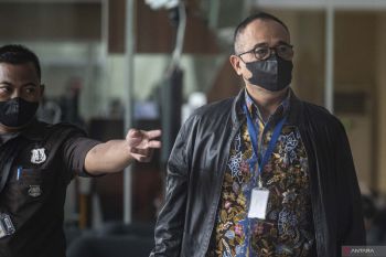 Diduga gratifikasi, KPK geledah rumah Rafael Alun Trisambodo