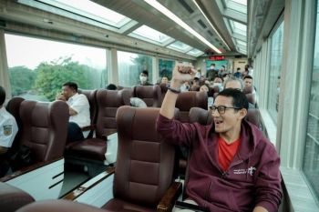 Menparekraf Sandiaga Uno gunakan kereta panoramic untuk kunjungan kerja