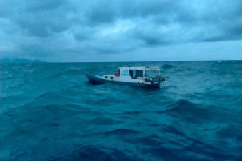 Tim SAR selamatkan empat penumpang kapal mati mesin