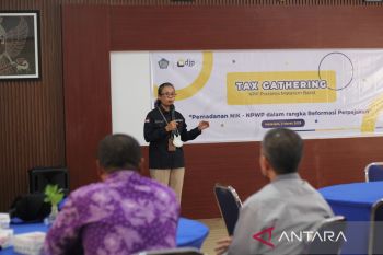 KPP Pratama Mataram Barat edukasi lurah tentang perpajakan