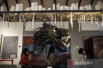 Pameran seni rupa hitam di Bandung