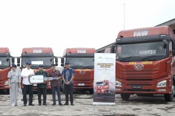 Gaya Makmur Mobil serahterimakan 150 truk FAW ke Siba Surya
